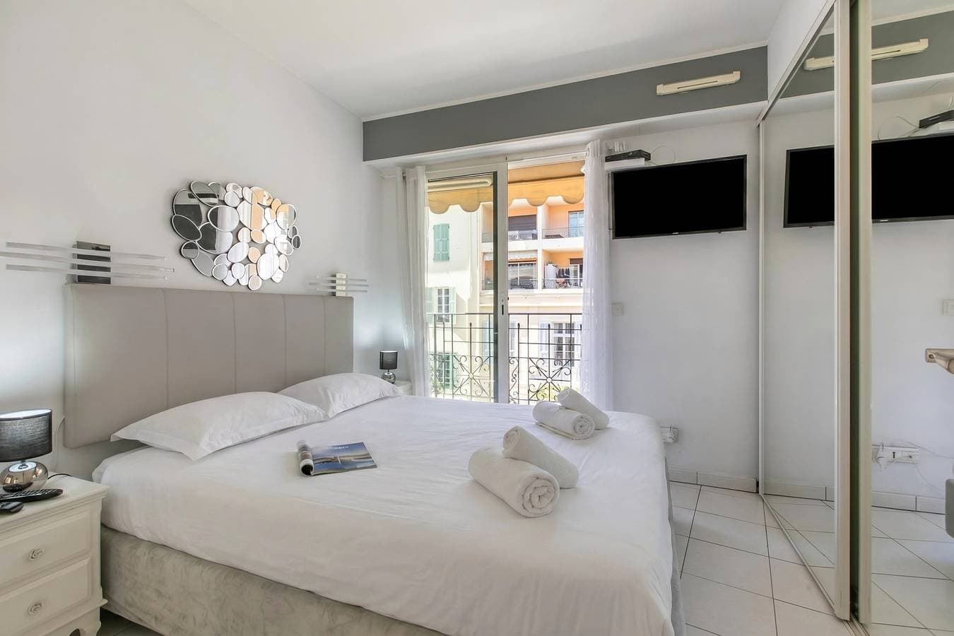 Foto 5 von 18: Victoria Beach White Apt with Balcony