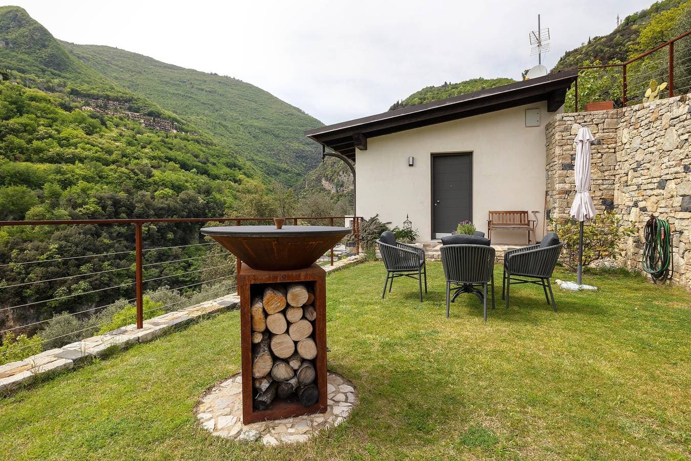Foto 6 von 23: Ferienwohnung "Ca' Scaì Agrifugium Olivia" mit Seeblick, Gemeinschaftspool und WLAN