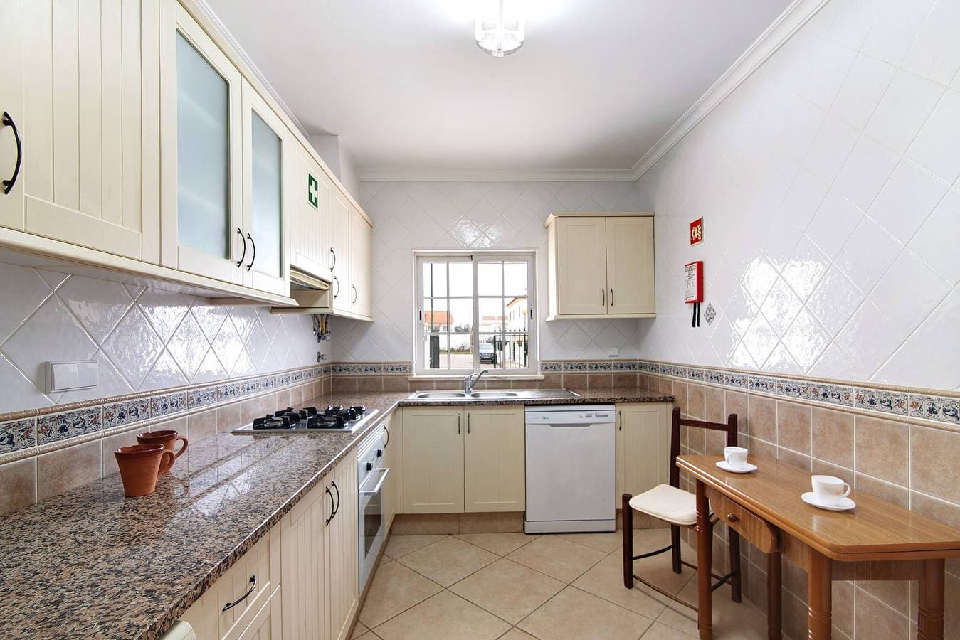 Foto 8 von 26: Ferienhaus 'Moradia Altura' mit privater Terrasse und Balkon