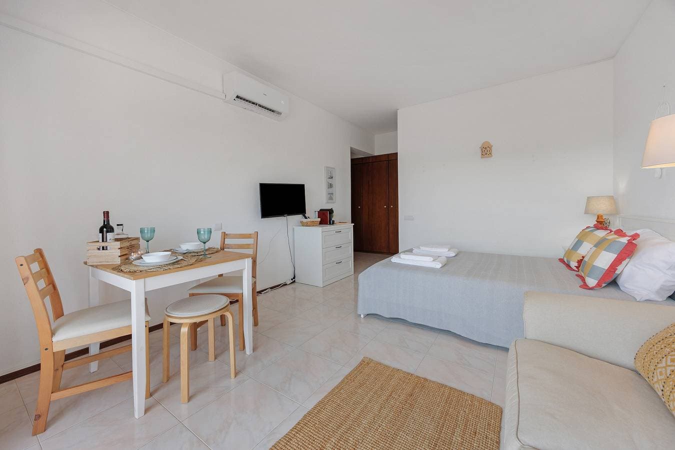 Foto 7 von 21: Apartment 'Pôr Do Sol' mit Meerblick, WLAN und Klimaanlage