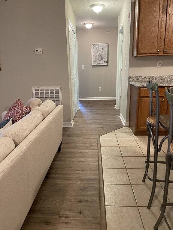 Foto 9 von 11: First Class Lvng - 2Br, 2Ba, cool/cozy