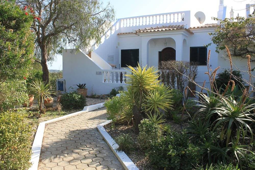 Casa Relaxante de Campo com Piscina Partilhada Perto Praia 1