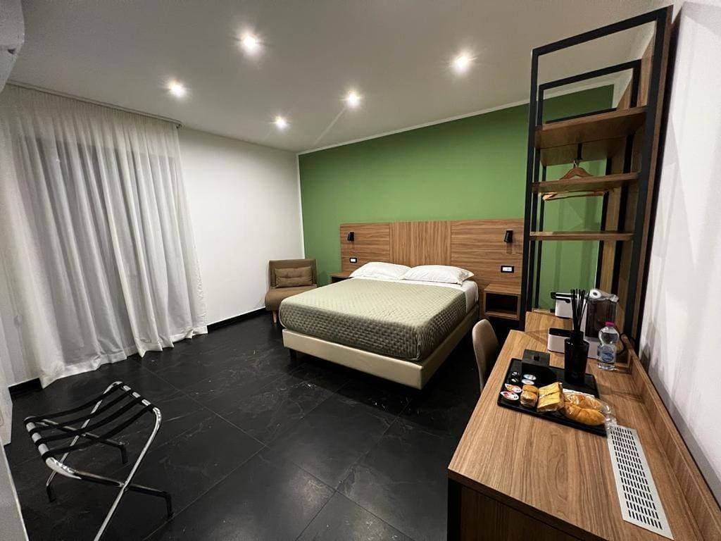 Foto 3 von 5: Triple Room with Private Bathroom