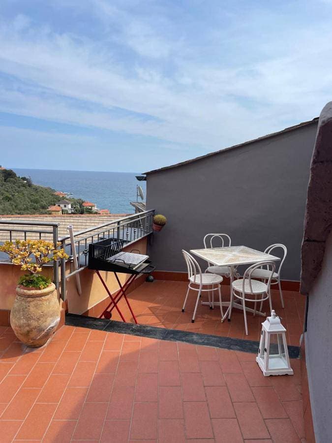 Foto 3 von 47: Two-Bedroom Apartment with Terrace and Sea View