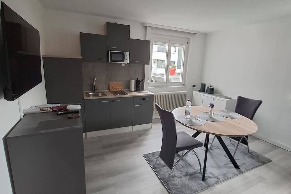 Seesicht & Privatstrand: Moderne Ferienwohnung in Seenähe 1