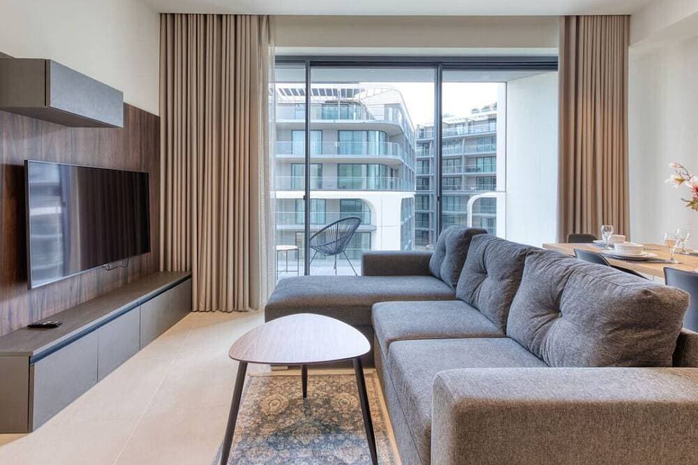 The Official Mercury Tower Suite - Pool, WIFI & AC 1