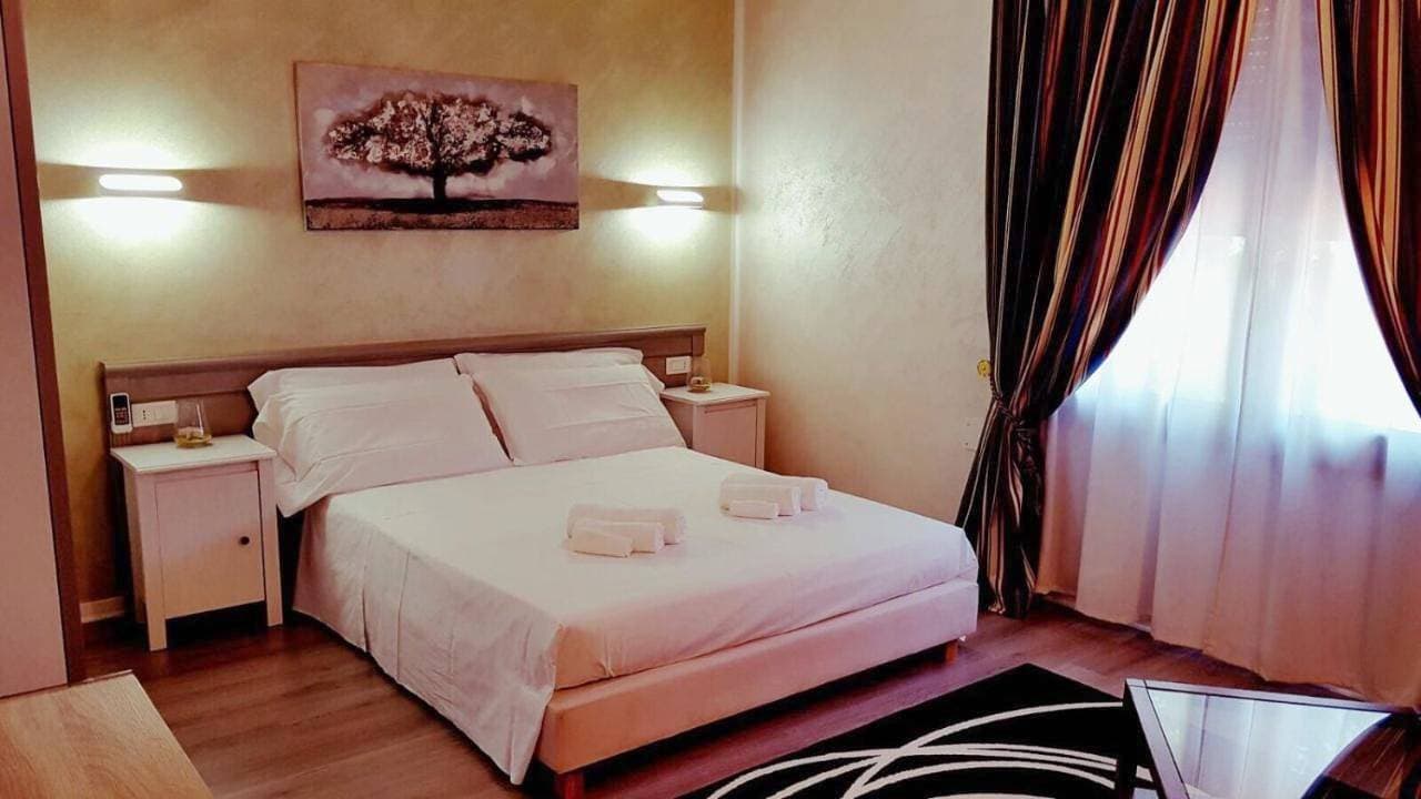 Foto 3 von 14: Double Room with Private Bathroom