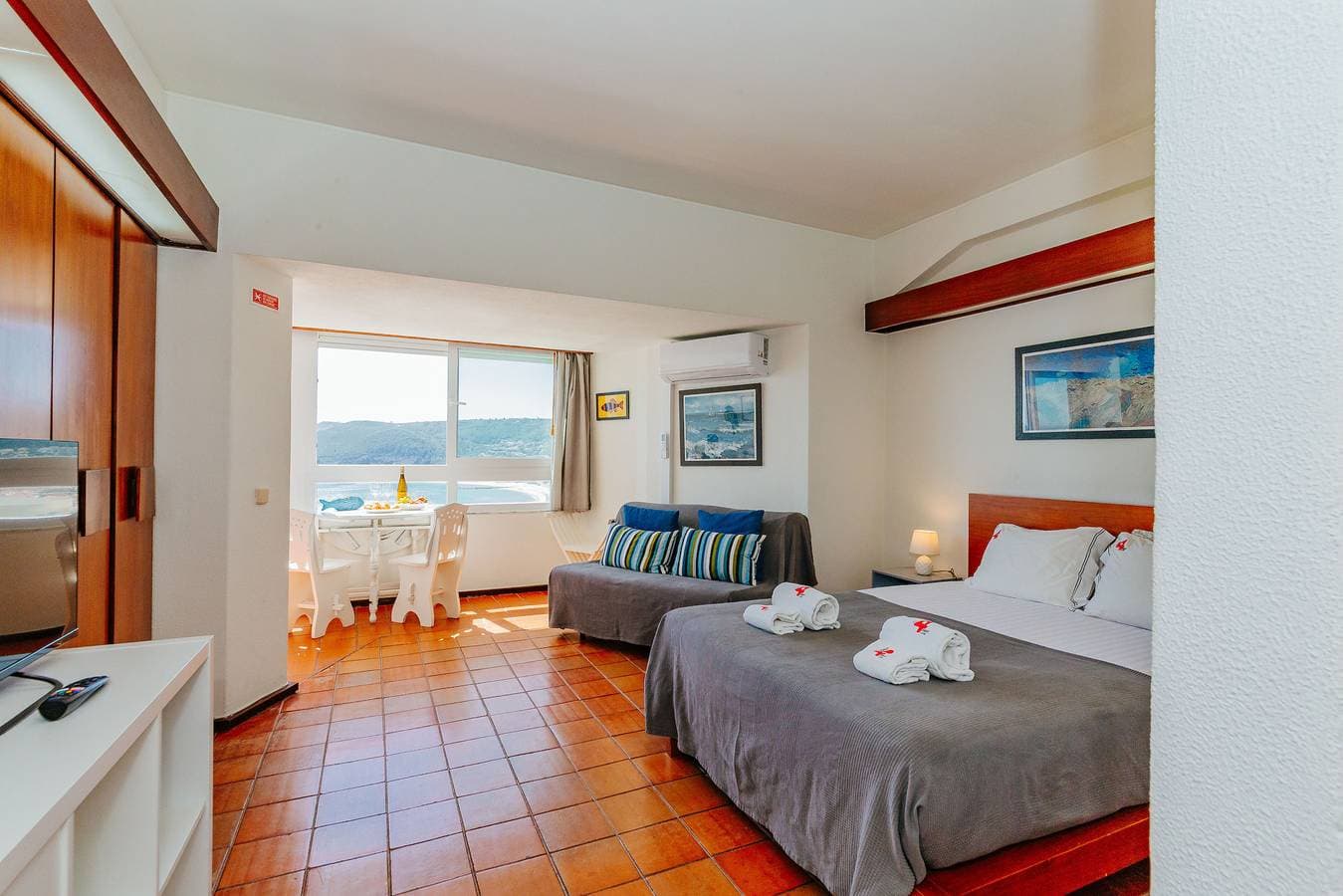 Foto 7 von 36: S2 - Sesimbra Ocean View Studio - Private Beach AC