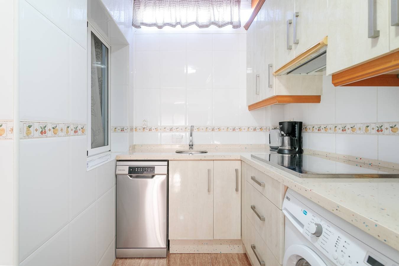 Foto 4 von 26: Bungalow 'Magnolias 20 En Santa Pola' mit Privatterrasse, Wi-Fi und Klimaanlage