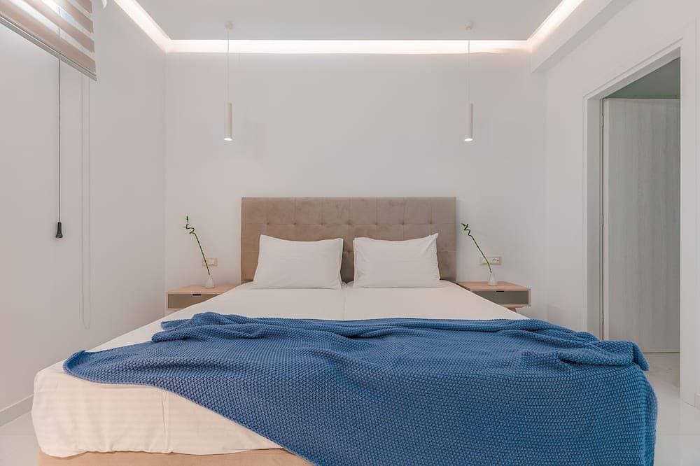 Foto 2 von 30: Seafront brand new luxury villa, heating pool -ideal for families, free transfer