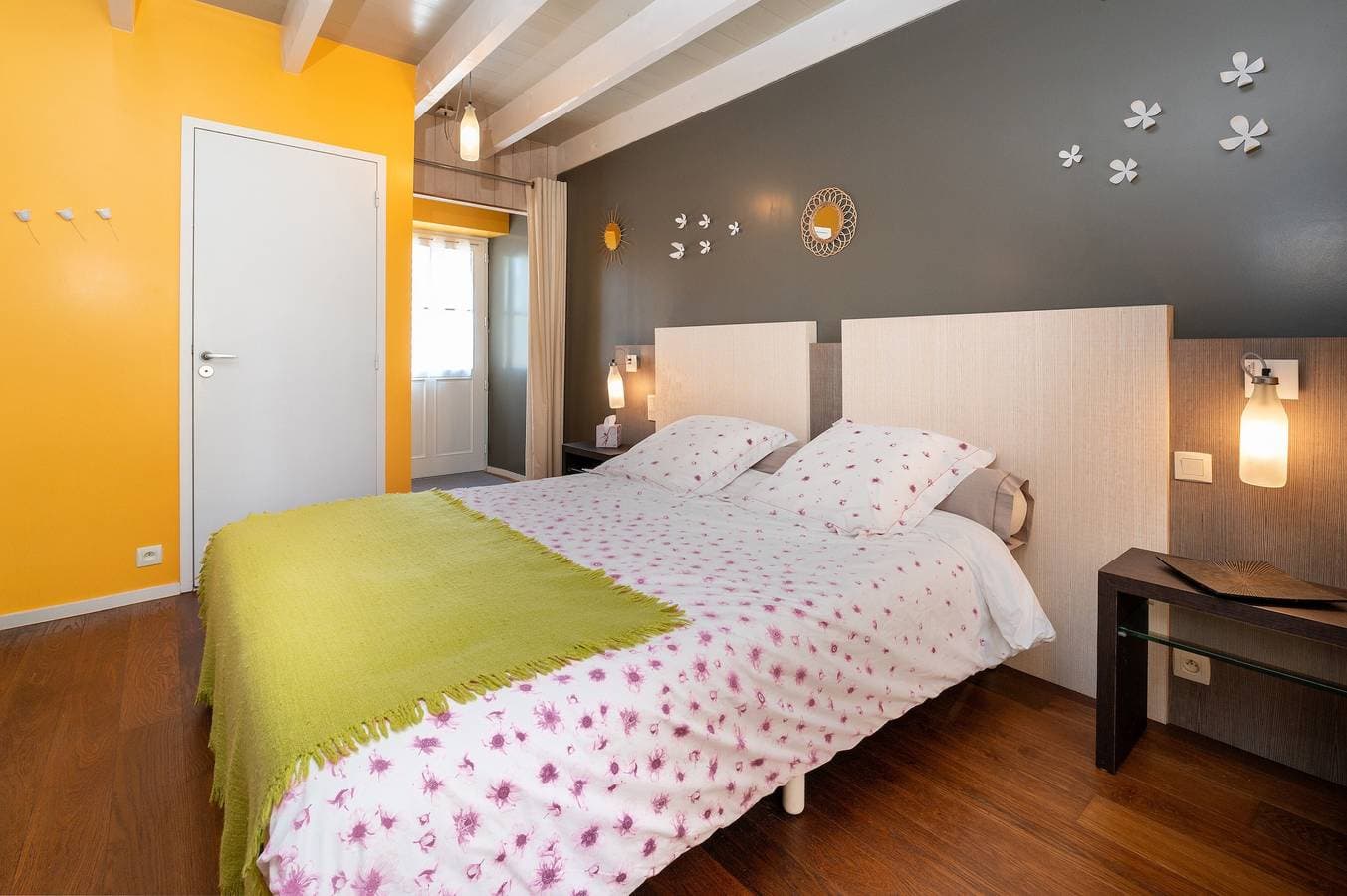 Foto 5 von 34: Gästezimmer 'Chambre Magnolia' mit gemeinschaftlichem Pool, Terrasse und WLAN