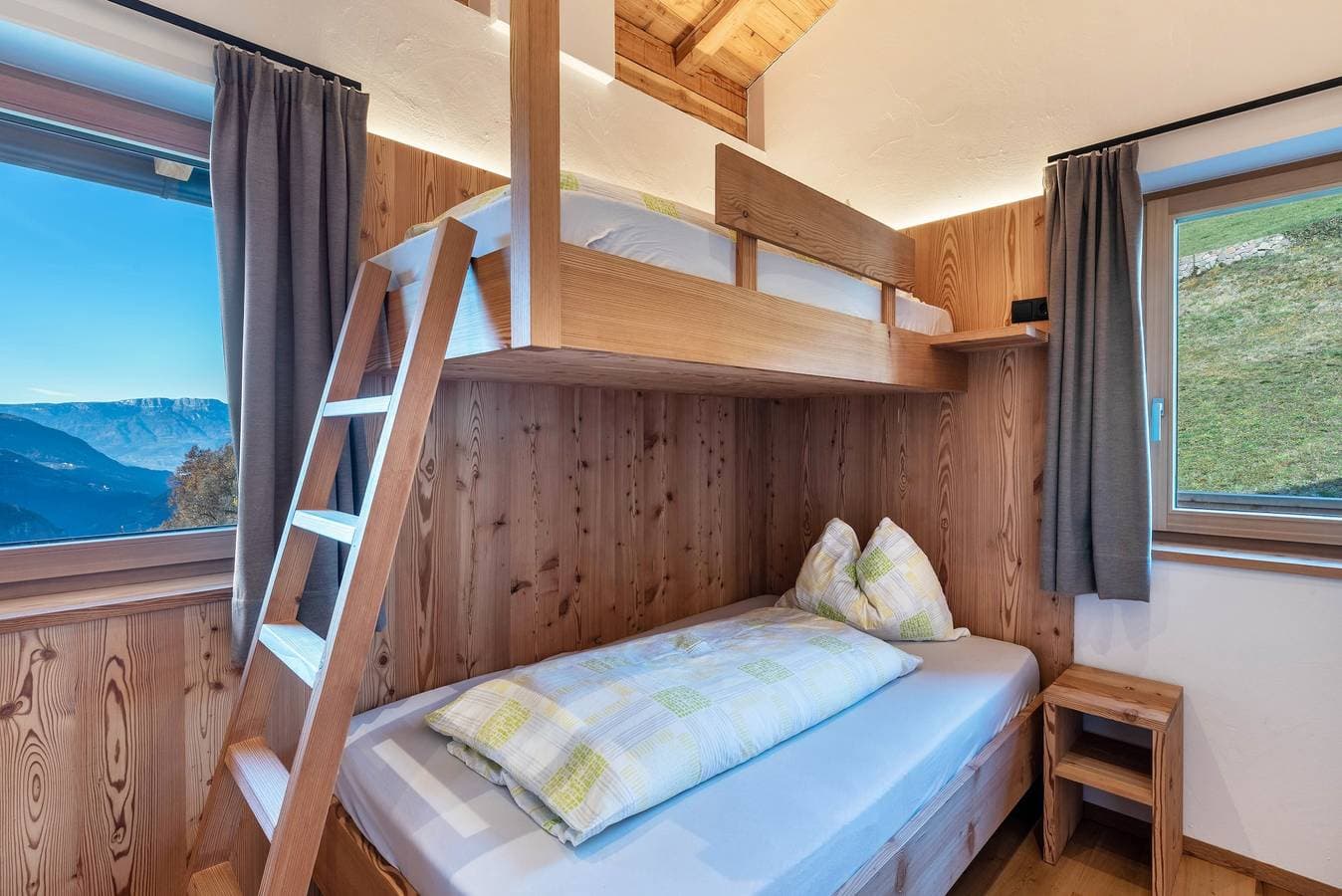 Foto 4 von 29: Ferienwohnung "Guntschöllerhof Mendelkamm" mit Bergblick, WLAN, Balkon und Garten