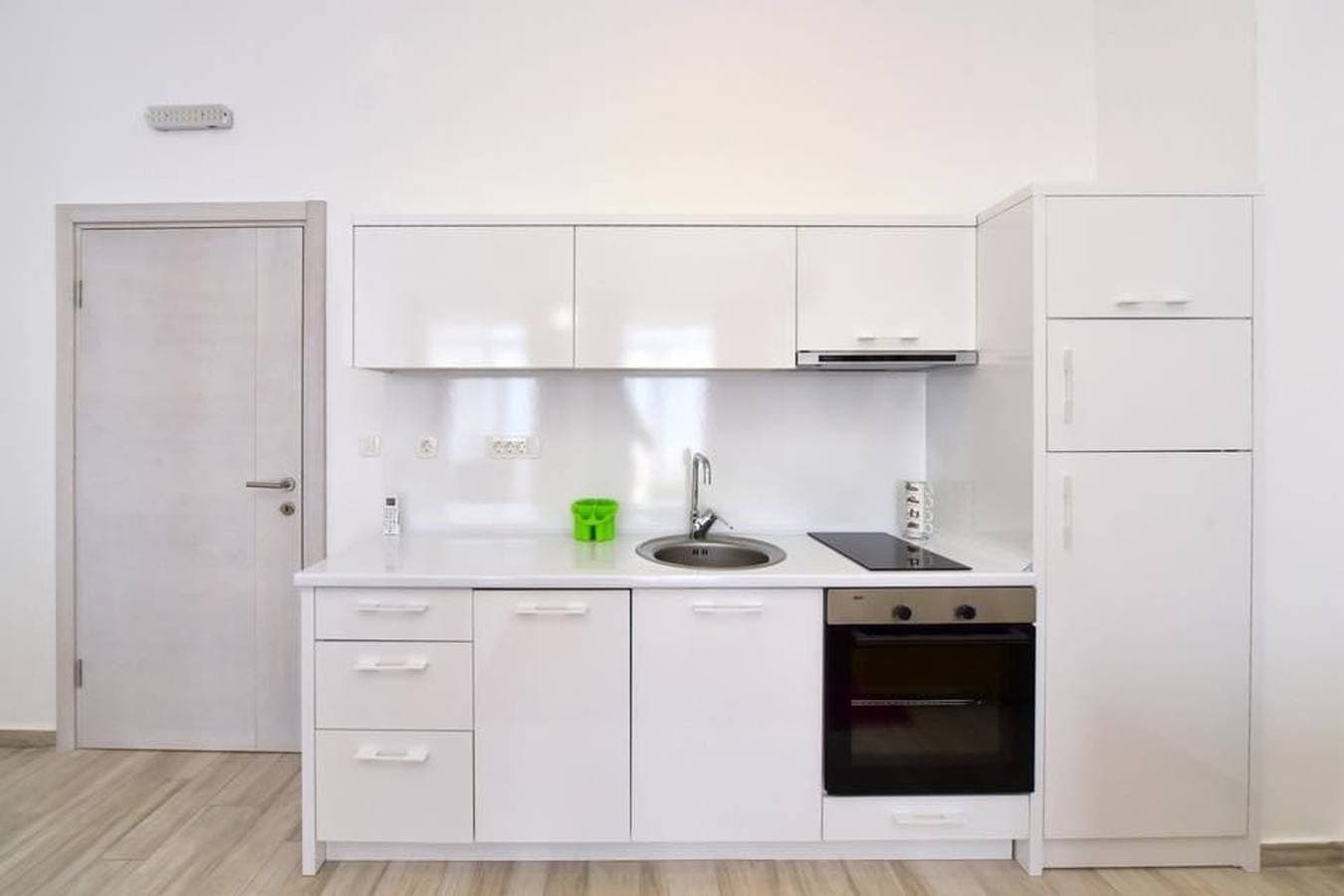 Foto 6 von 56: Moderne Wohnung mit Meerblick in Dobra Voda, 95 m², Pool