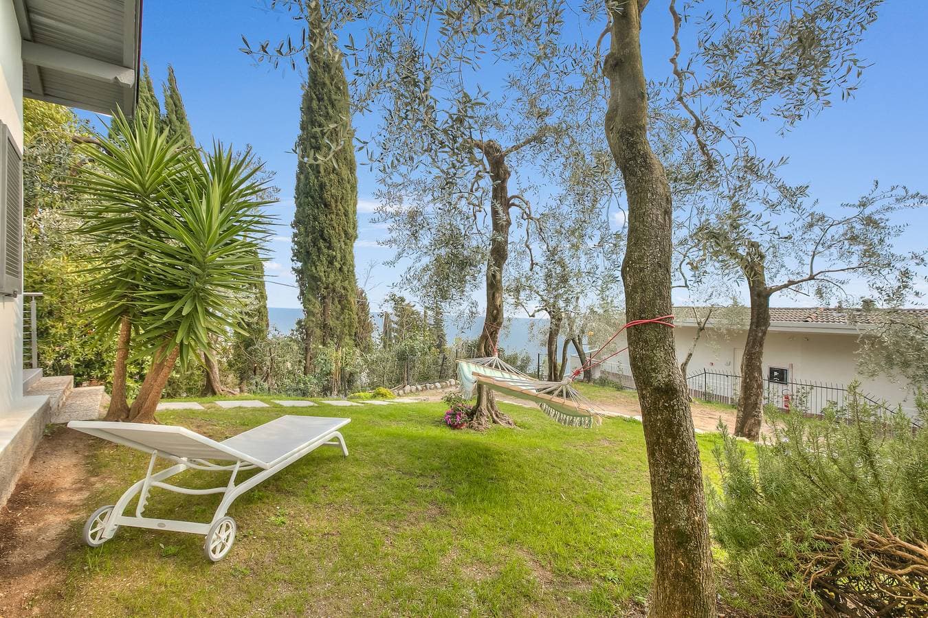 Foto 3 von 26: Relais Nanzello Garda Living 1 with Private Garden