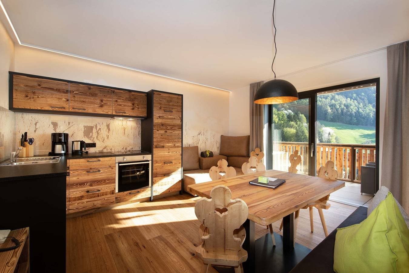 Foto 2 von 42: Schöne Ferienwohnung "Sonnleiten Sonnenadler 1" mit Blick auf die Berge