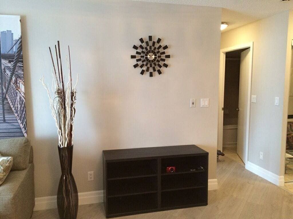Foto 12 von 28: Luxury 1 Bedroom Condo im Herzen von Downtown Toronto