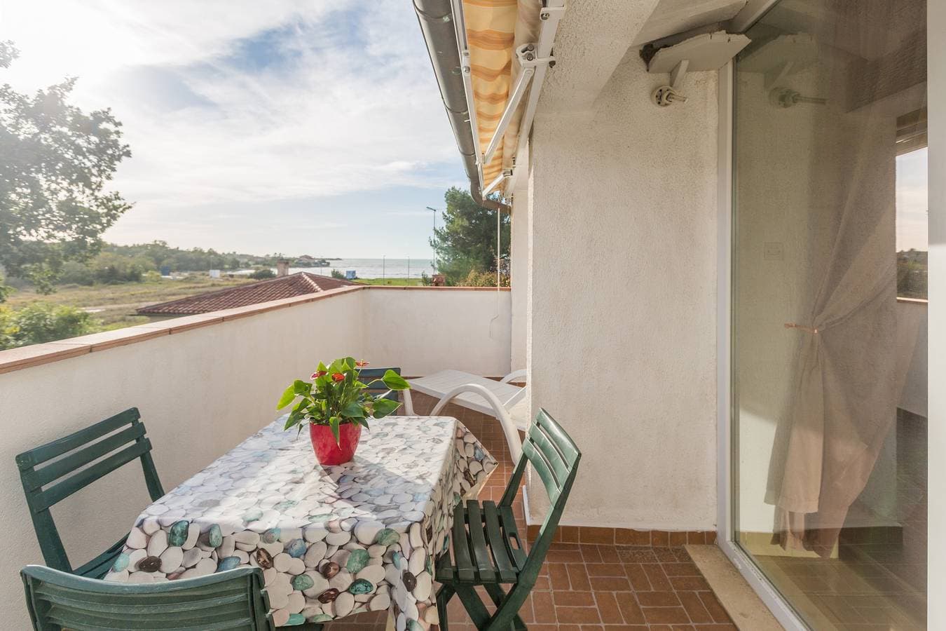 1-Zimmer-Ferienwohnung mit Terrasse und Meerblick Karigador, Novigrad A-2534-a 1