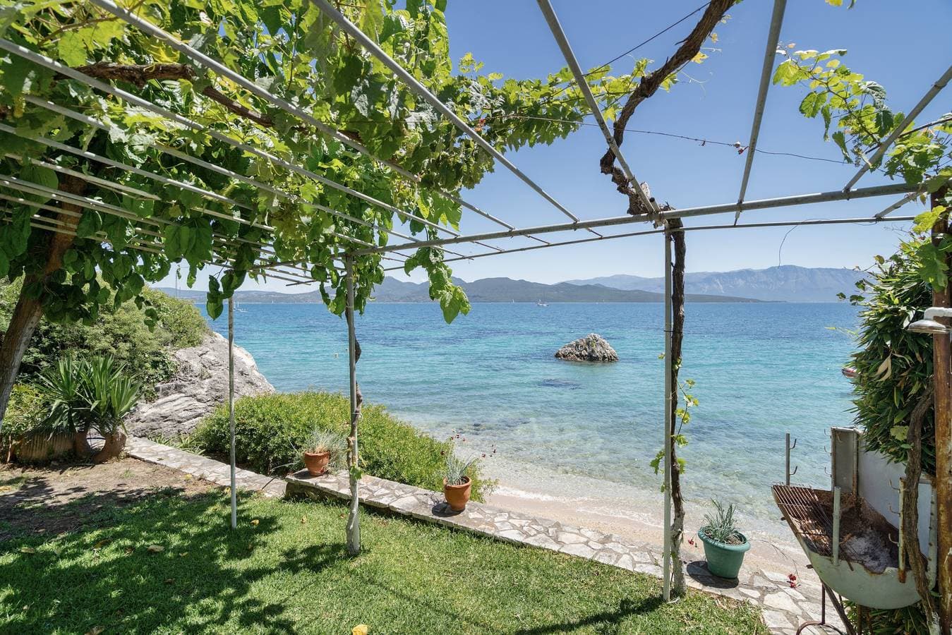 Secret beach apartments 1