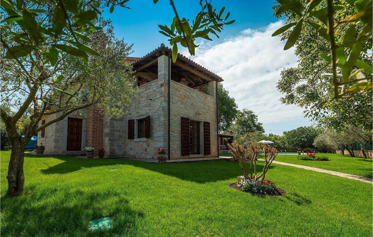 Foto 4 von 59: Charmante 145 m² große Wohnung mit Pool, Terrakotta und WLAN in der Nähe von Idila Rakovci