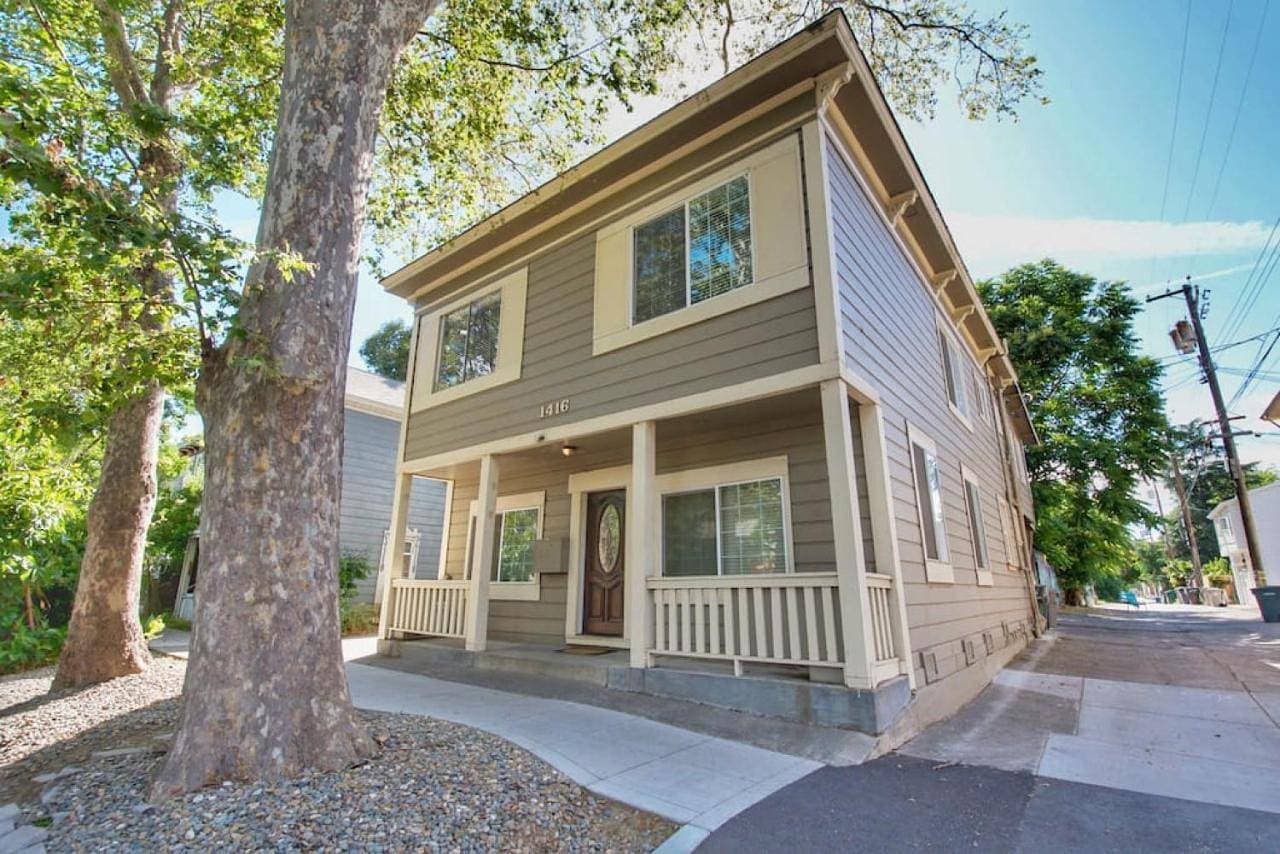 Historic Charm with Parking in Center of Midtown 1
