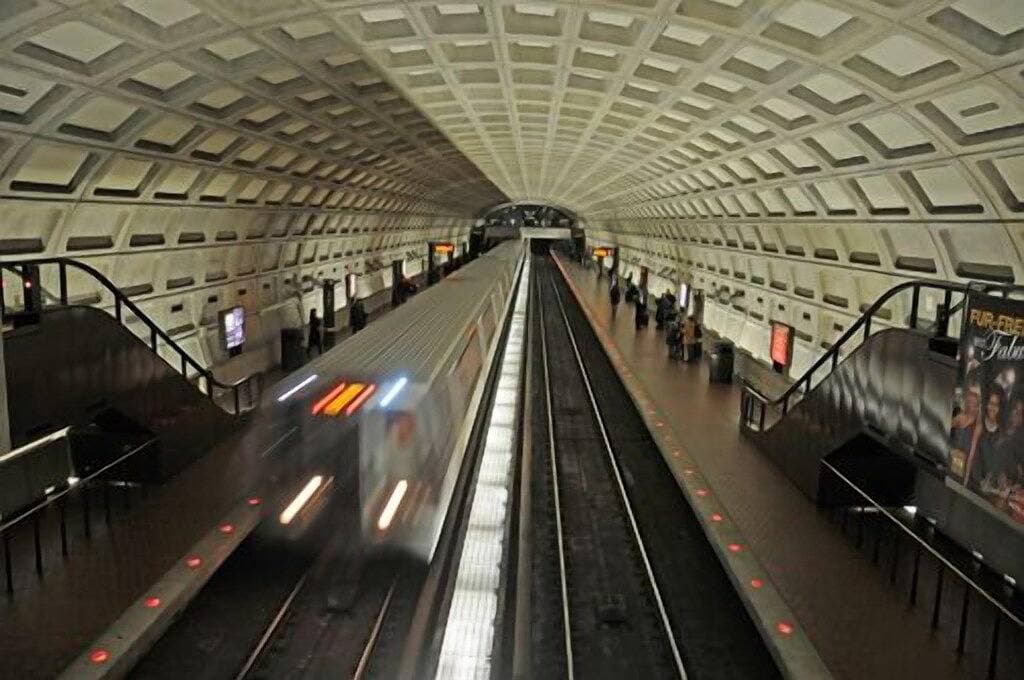Foto 7 von 18: Verbringen Sie einen klassischen Capitol Hill Erfahrung nur 5 Blocks vom Sitz der Macht.