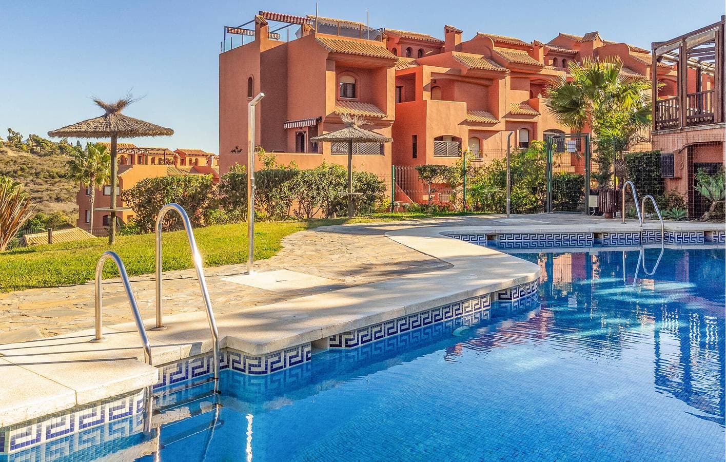 Foto 11 von 16: Apartment mit Meerblick, Pool und Terrasse