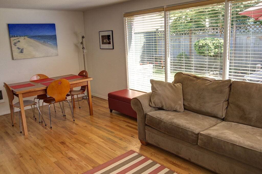 Foto 6 von 22: Beliebte Alki Strand Seattle Ferienhaus, Spaziergang zu den Restaurants