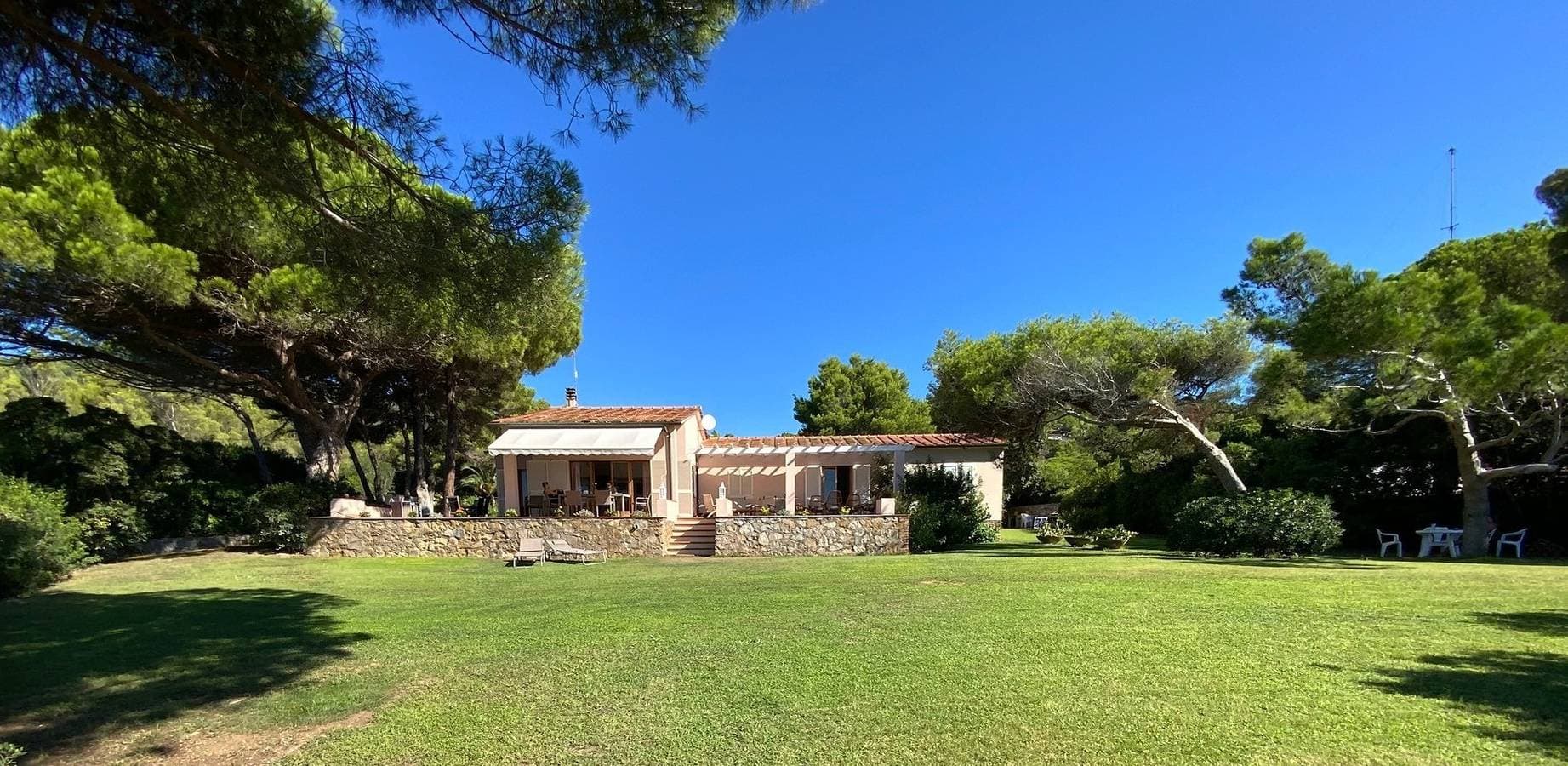 Foto 2 von 16: Villa