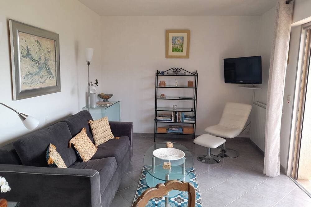 Foto 5 von 12: A 36 sq. m self contained apartment with a magnificent view to the Mediterranean