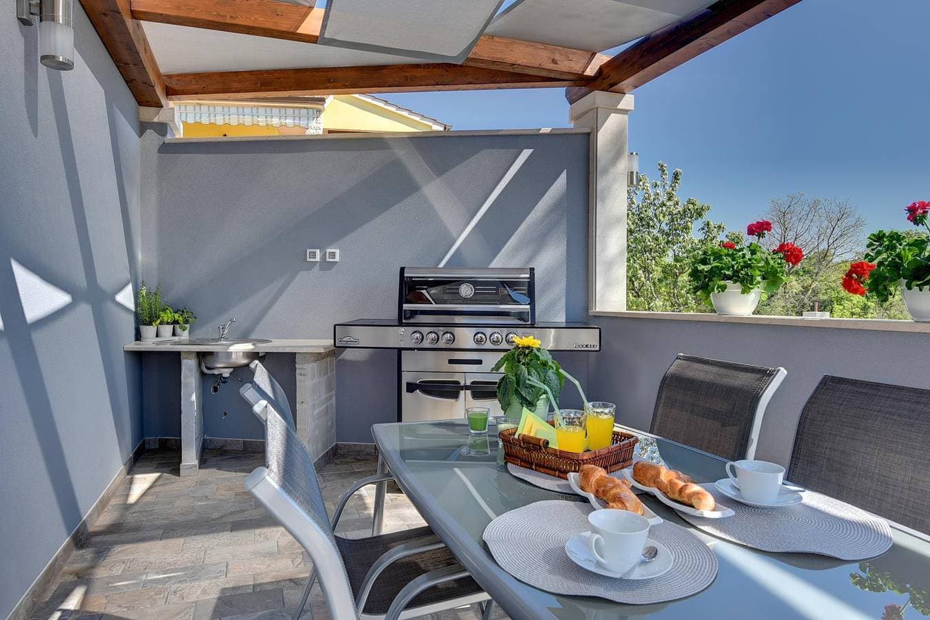 Foto 2 von 26: Herrliche Villa mit privatem Pool, WLAN, Klima, Sonnenterrasse, Liegen und Grill