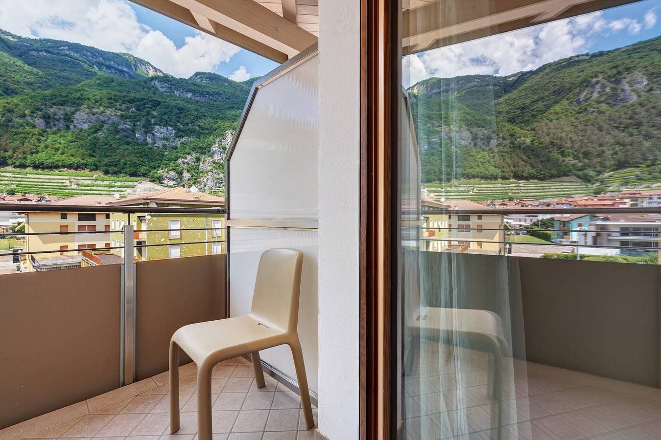 Foto 4 von 20: Zimmer „Camera Matrimoniale“ mit Bergblick, WLAN und Klimaanlage