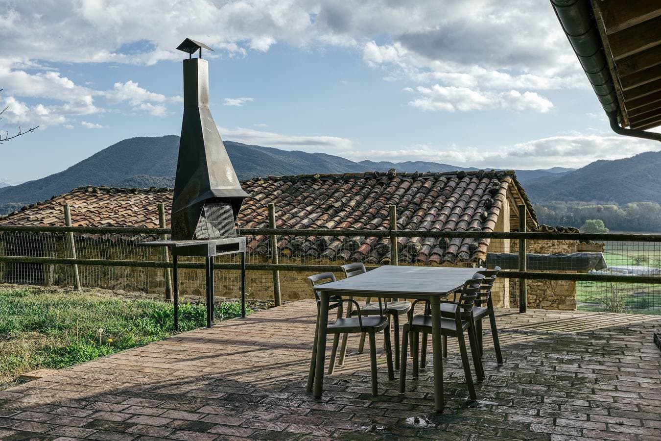Foto 2 von 32: Ferienhaus 'La Cabanya De La Rovira - Dalt' mit Bergblick, privater Terrasse und Wi-Fi