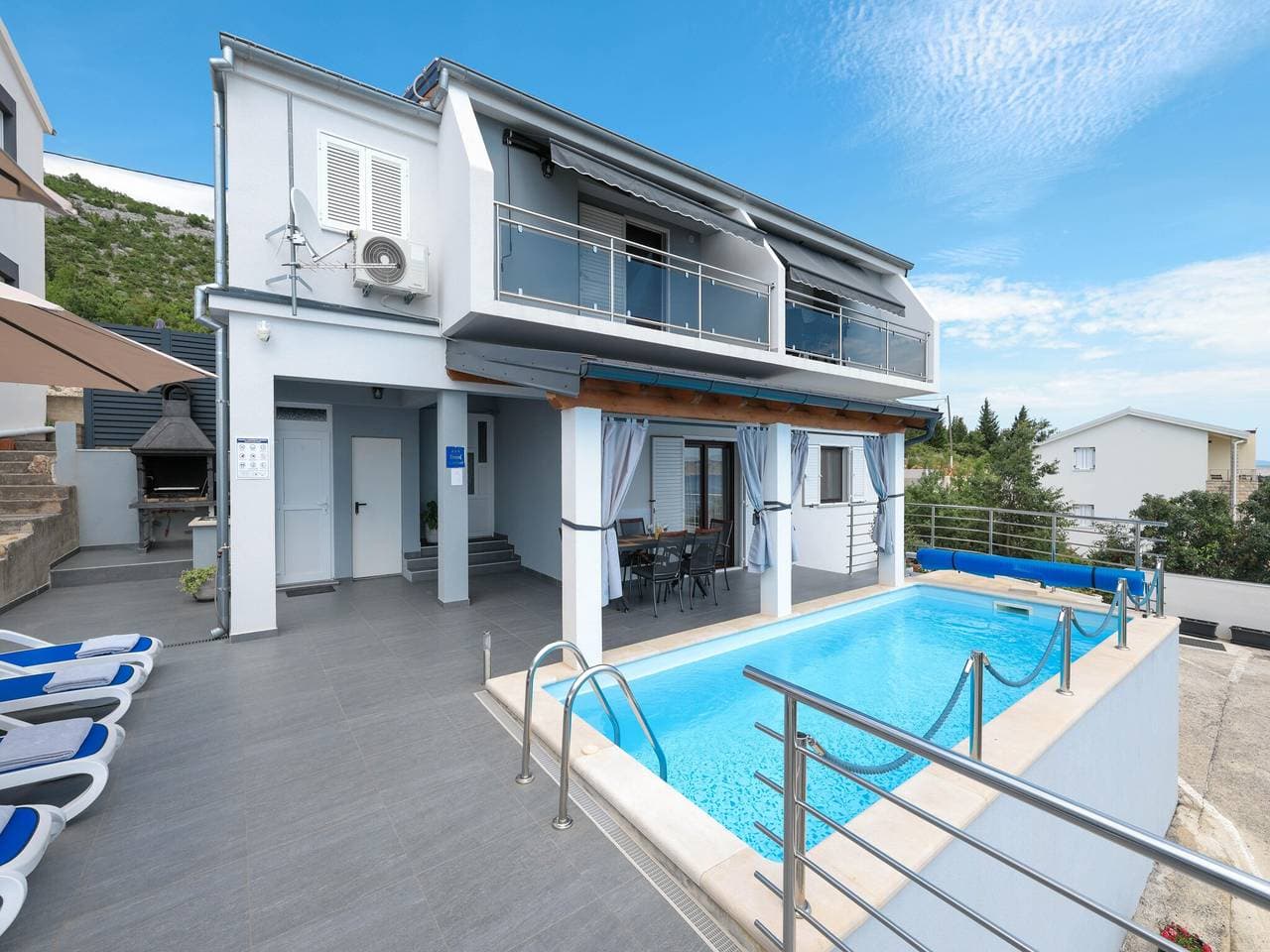 Luxusapartment mit beheiztem Pool in Starigrad 1