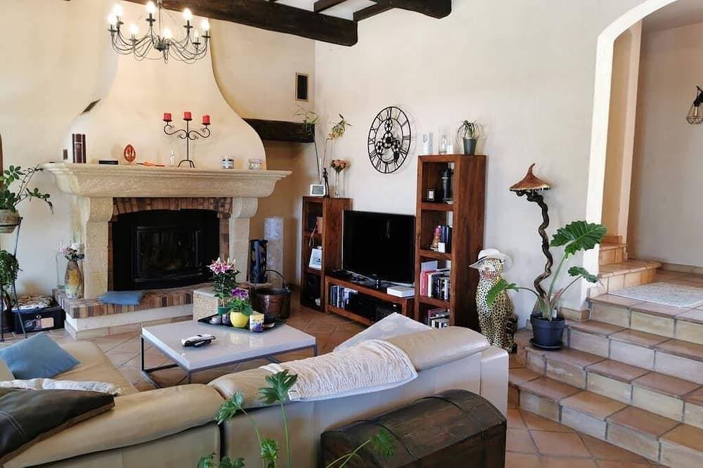 Foto 8 von 19: Charming villa between sea and mountains