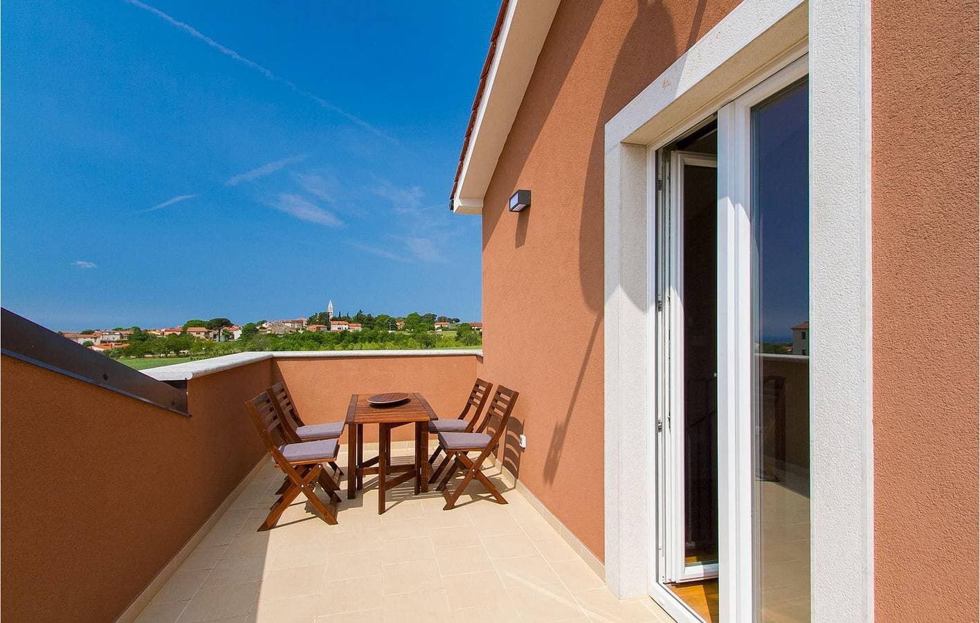 Foto 13 von 39: Gemütliche 2-Zimmer-Wohnung mit Pool, WLAN und Parkplatz in der Nähe von Labinci und einer Pizzeria