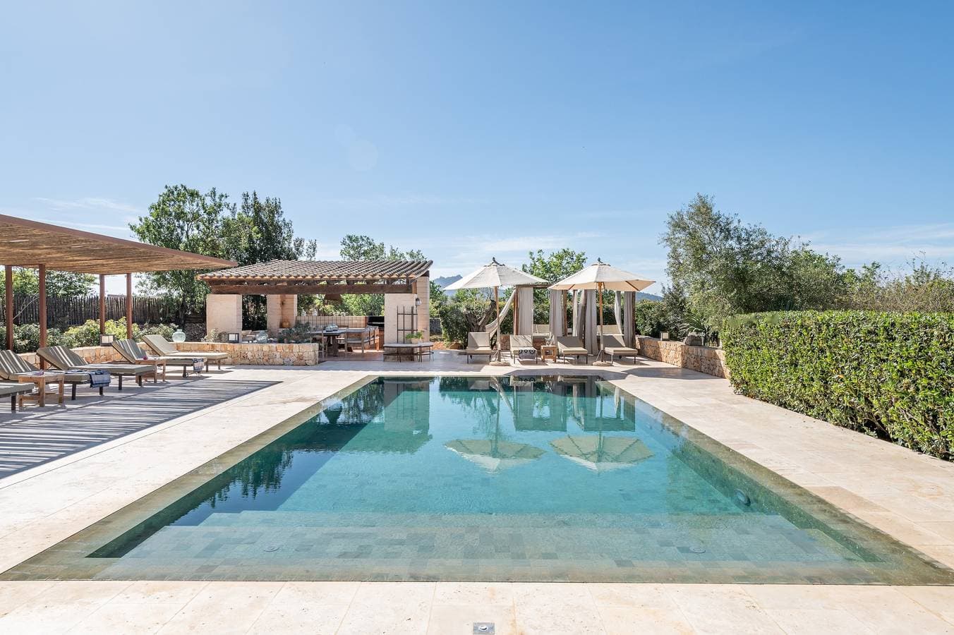 Foto 3 von 26: Villa 'Es Lledoner 3' mit Bergblick, Gemeinschaftspool und WLAN