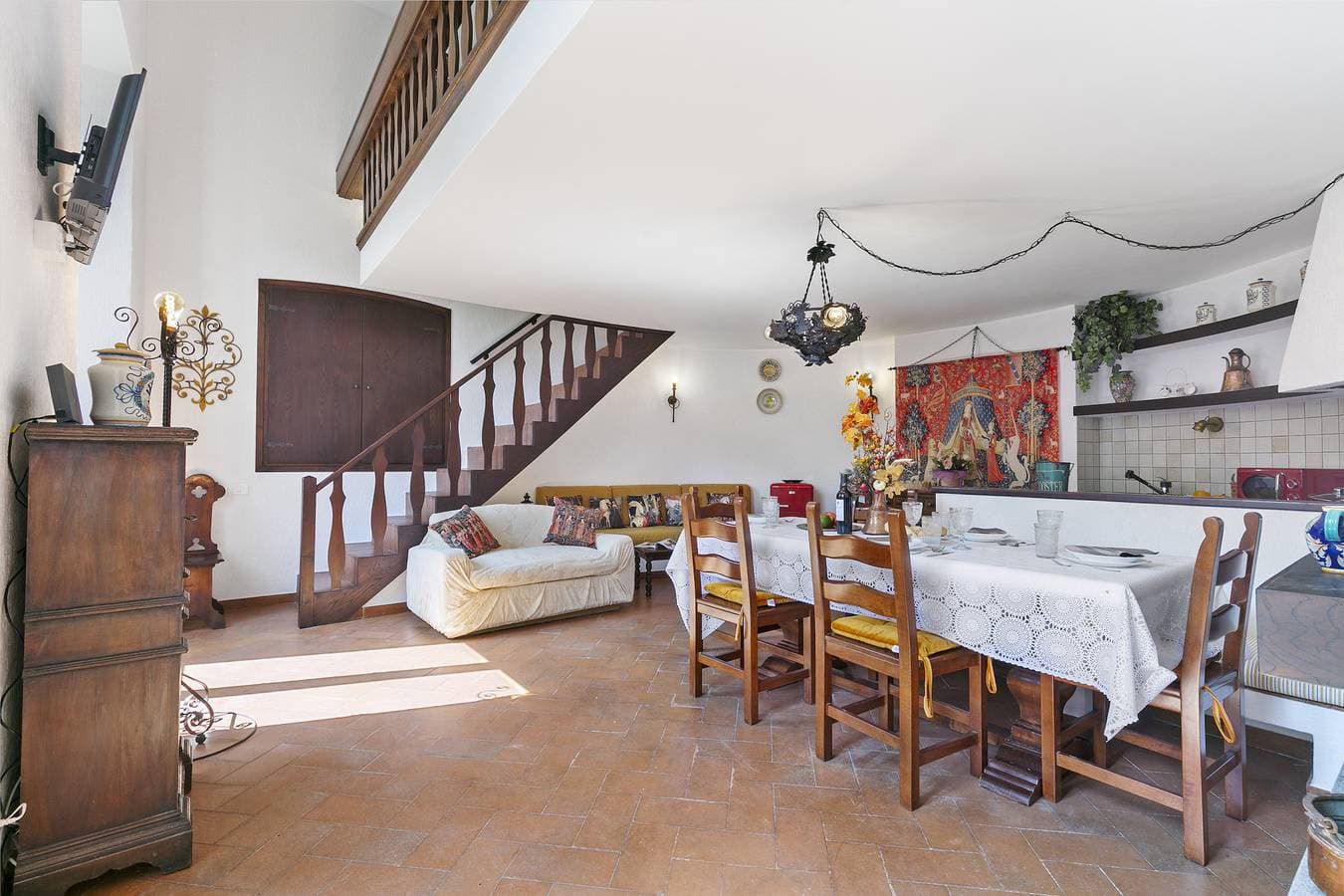Foto 2 von 19: Albert's Castle Apt by Lake Maggiore