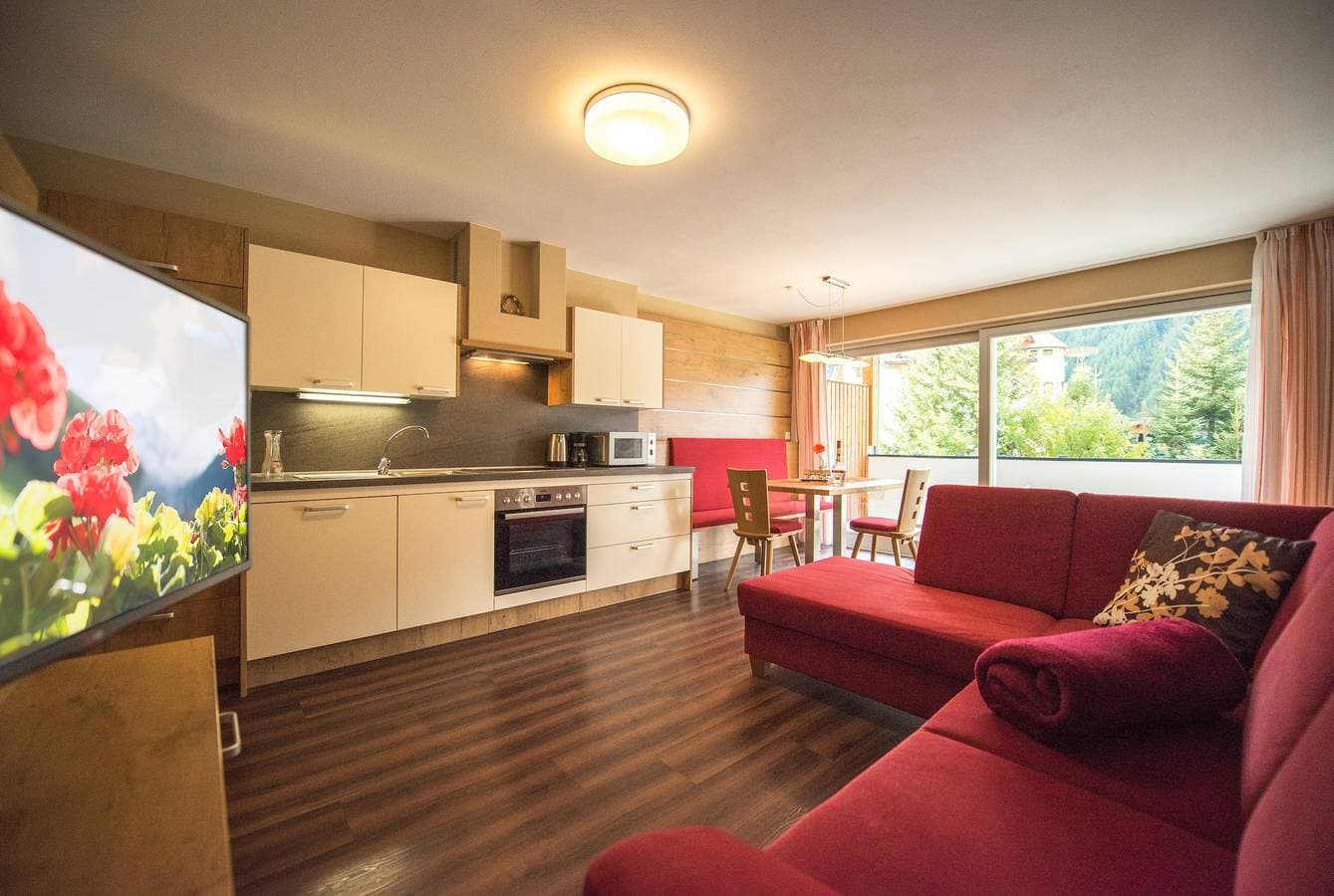 Foto 2 von 14: Ferienwohnung "Alpenblick Nr 5" mit Gemeinschaftsgarten und WLAN