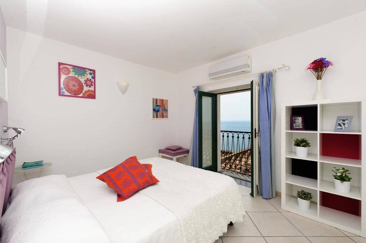 Foto 2 von 5: Apartment with Sea View