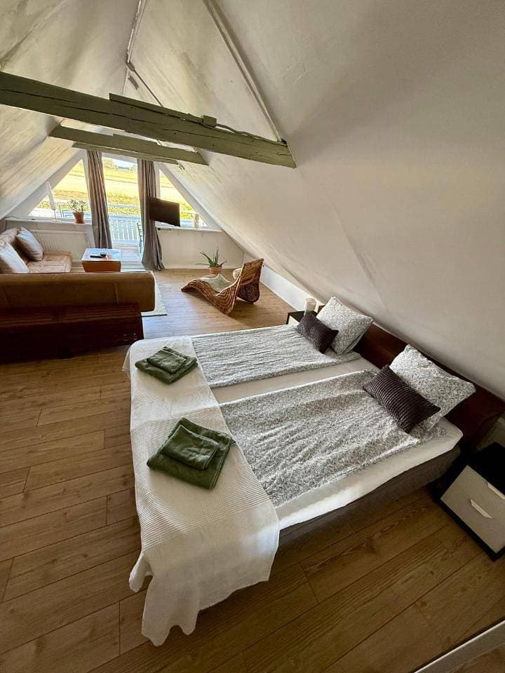 Foto 12 von 24: Double Room with Balcony