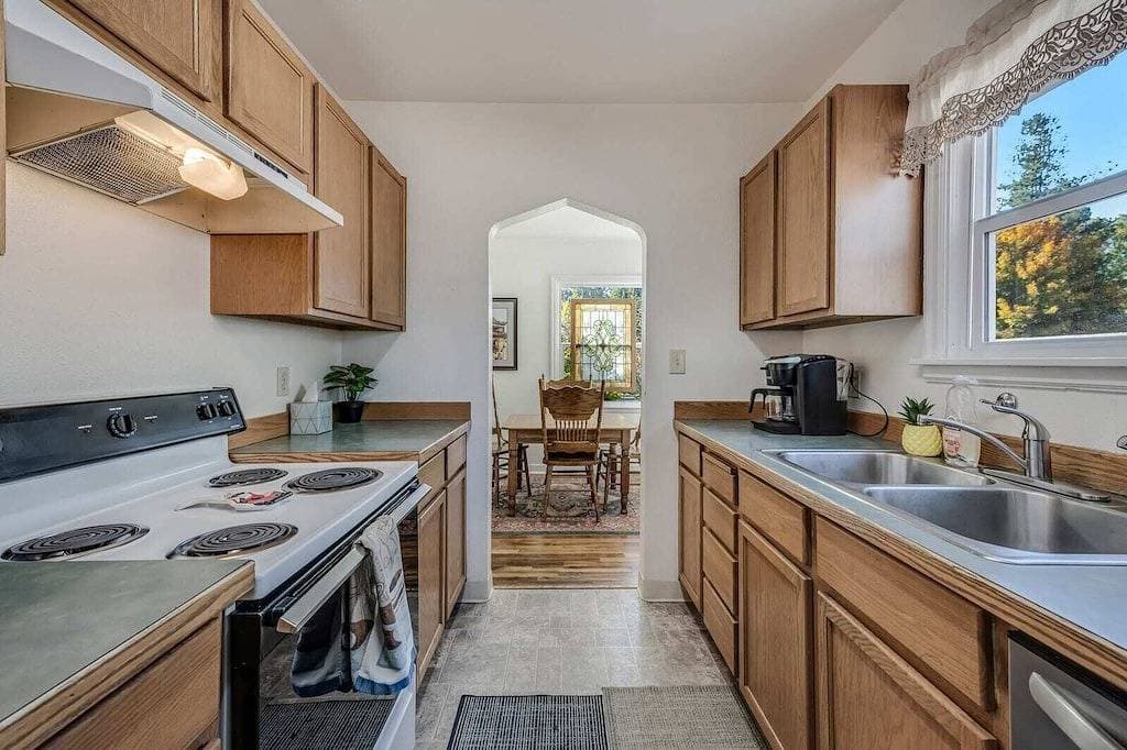 Foto 3 von 20: Walkable downtown getaway w/ free parking & BBQ