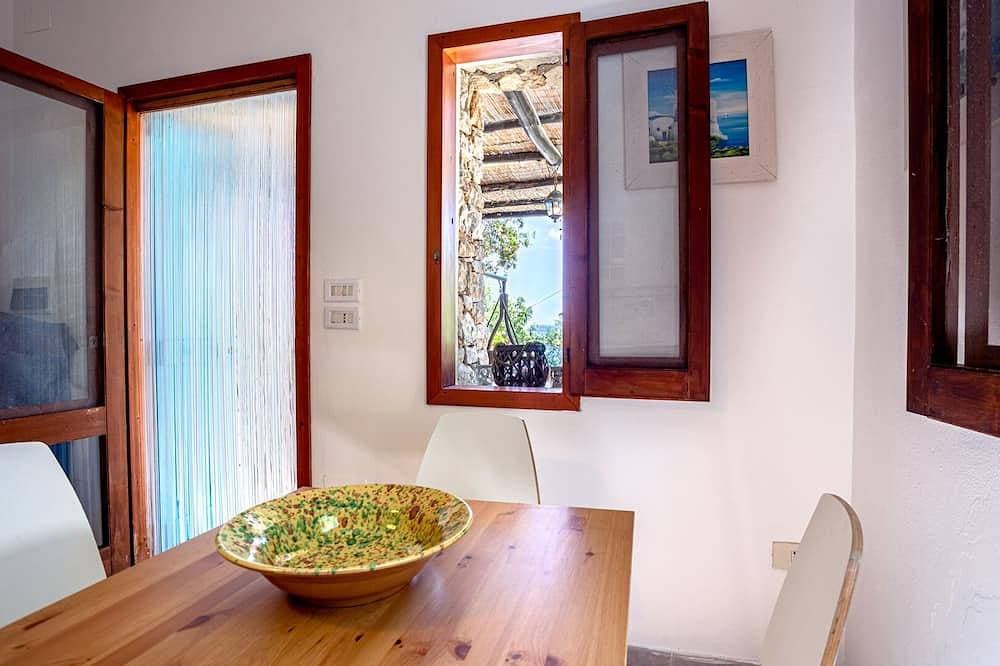 Foto 8 von 28: Mareverde.Gorgeous beachfront cottage with pool and very close to the sea access