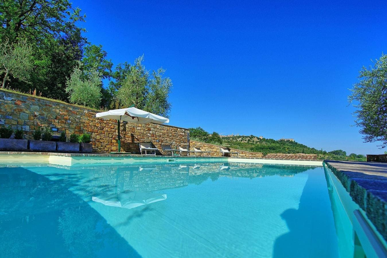 Foto 5 von 39: Villa für 8 Personen mit Pool