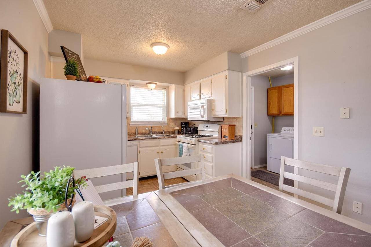 Foto 8 von 26: Pet-Friendly Vacation Rental with Yard in Canyon