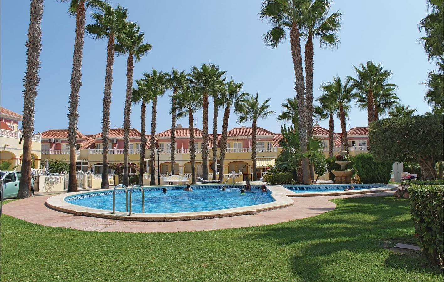 Rückzugsort am Strand mit Pool und Terrasse 1
