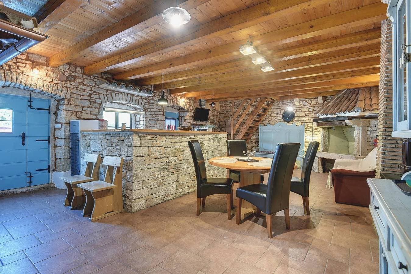 Foto 13 von 27: Traumhafte Steinvilla mit Privatpool, Dart, Sommerküche