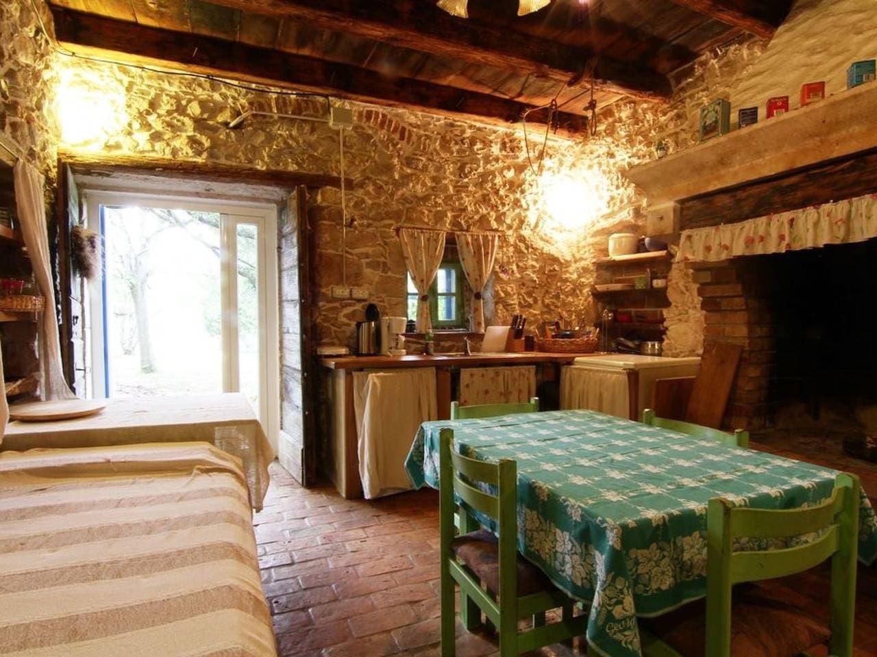 Foto 3 von 30: Modernes Ferienhaus in Drenje mit Privatem Garten