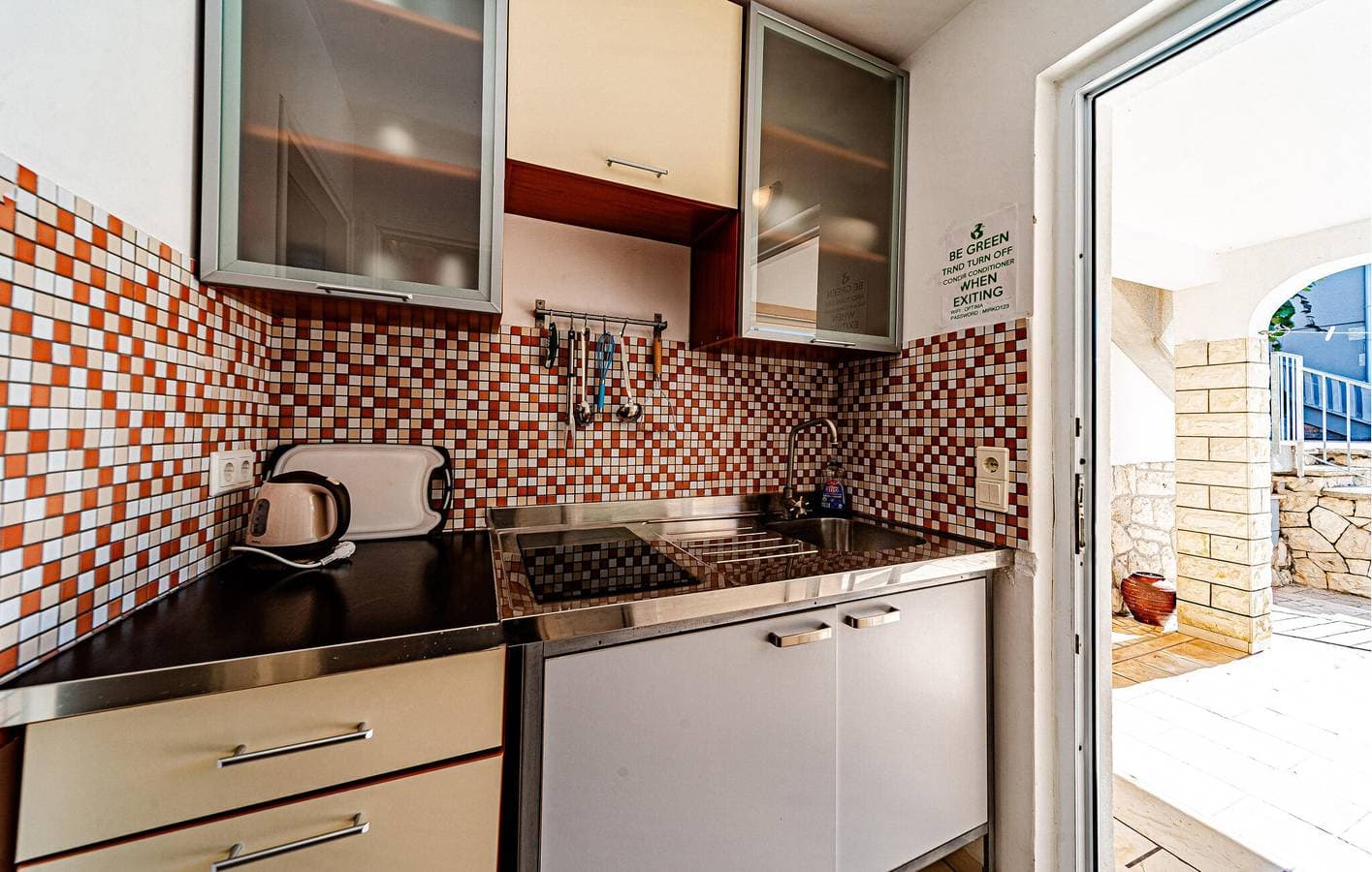 Foto 5 von 19: Gemütliche Ferienwohnung mit Terrasse, WLAN und Parkplatz in der Nähe des Strandes Tri Žala