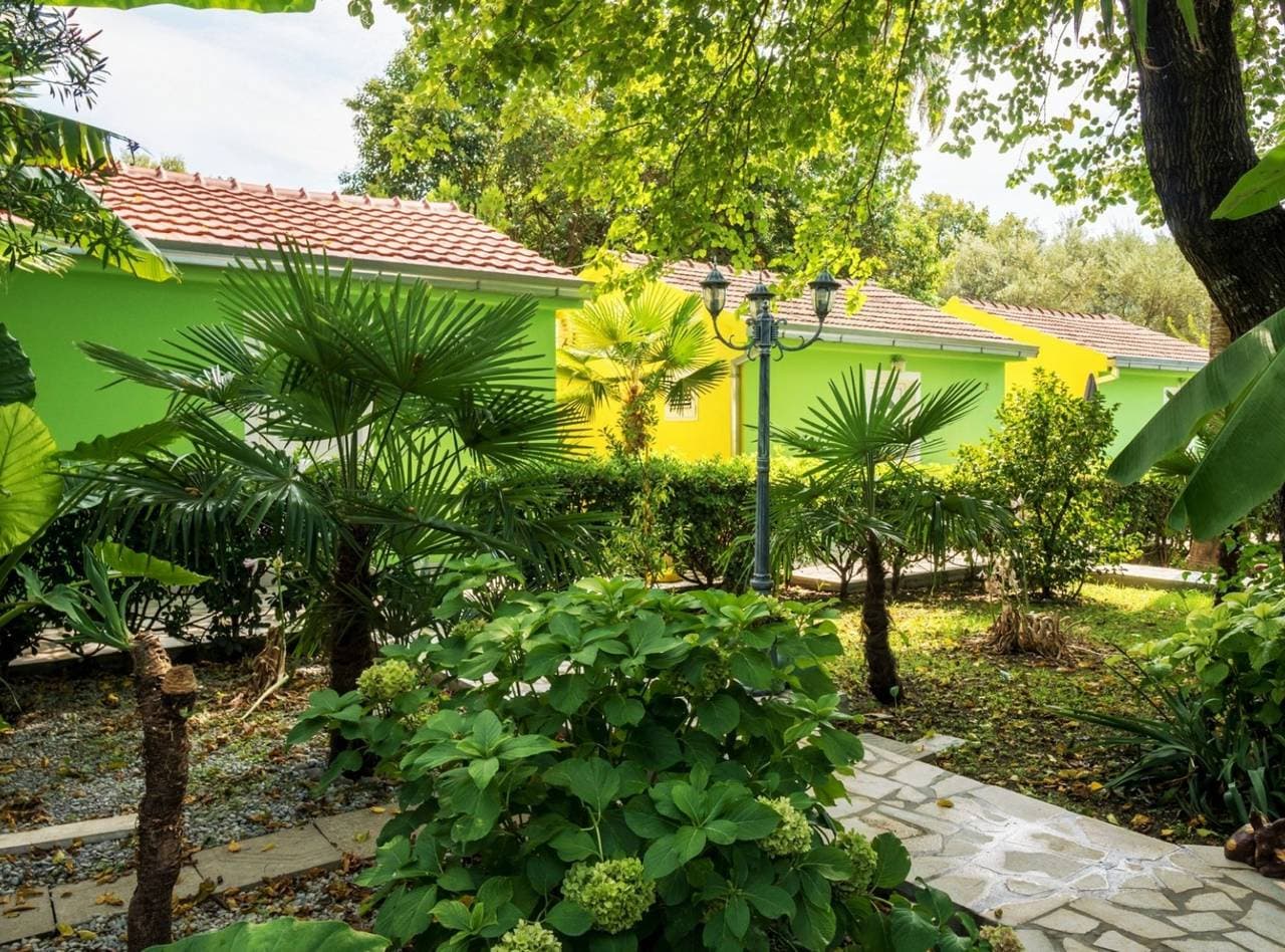Foto 4 von 25: Nirvana Apartments & Auto Camp - Studio Apartment With Terrace