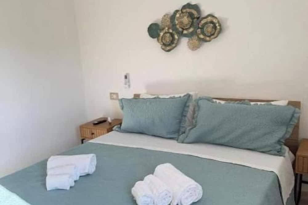 Foto 9 von 30: Attinie Apartment – ​​Relax and enjoy the sea view just steps from the beach.